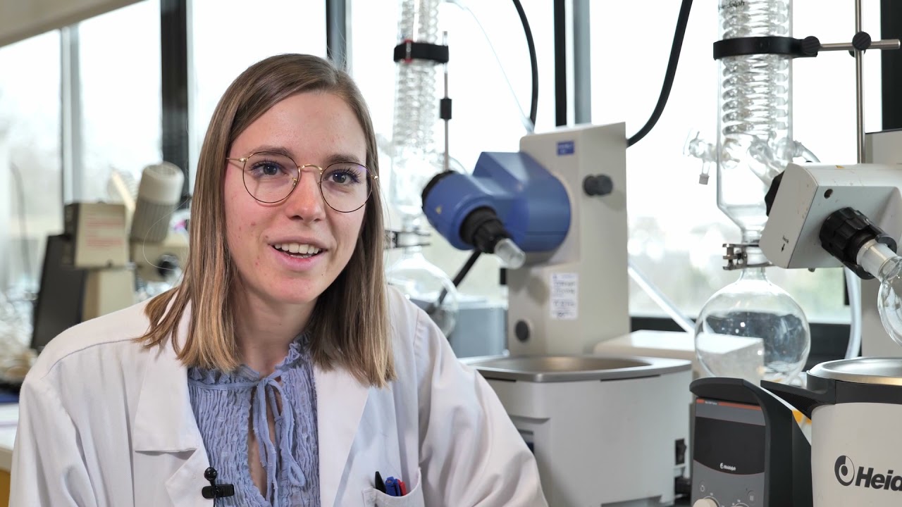 Marie, étudiante en Master Biotechnologies, Biomolécules, Microorganismes, Bio-procédés
