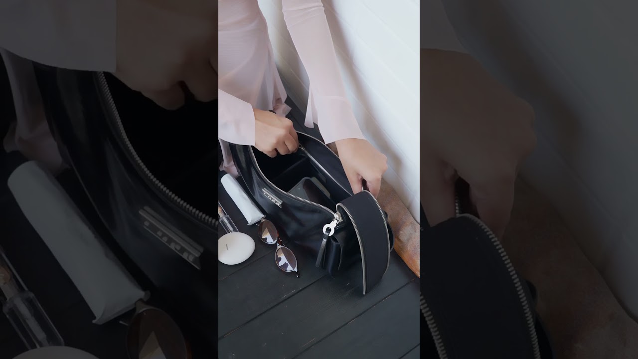 Capture Medium Sling Bag  