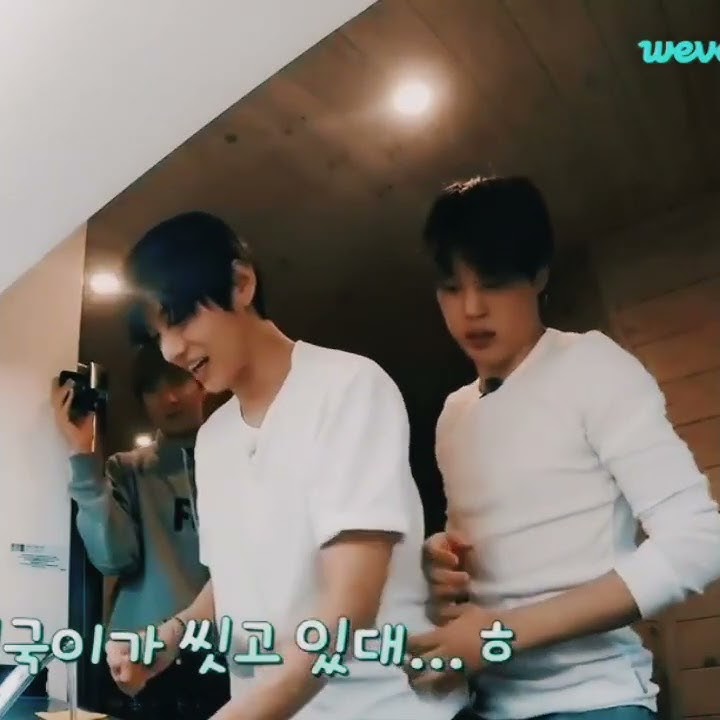 jimin hand on tae waist😌 #vmin #bts