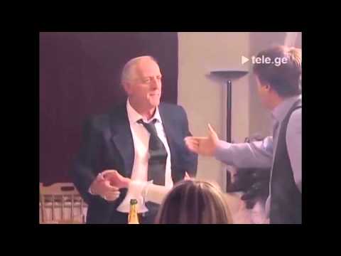 ცხელი ძაღლი - ბენზინი.