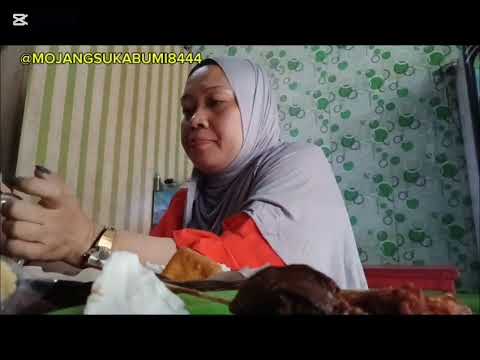 MARI KITA COBA MENU AYAM GEPREK YANG ENAK SAMBEL SUPER DUPER PEDAS SEKALI