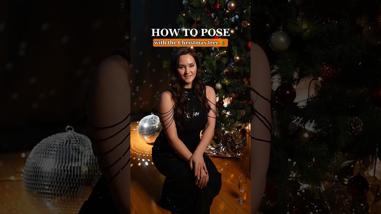 pose ideas for Christmas photos 🎄  