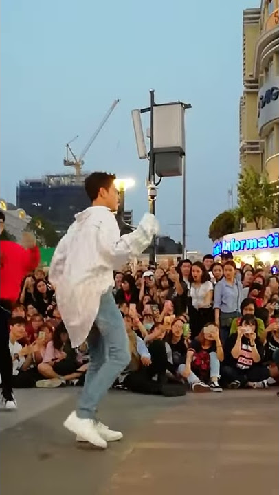 SAMUEL dancing Candy trên phố đi bộ Nguyễn Huệ