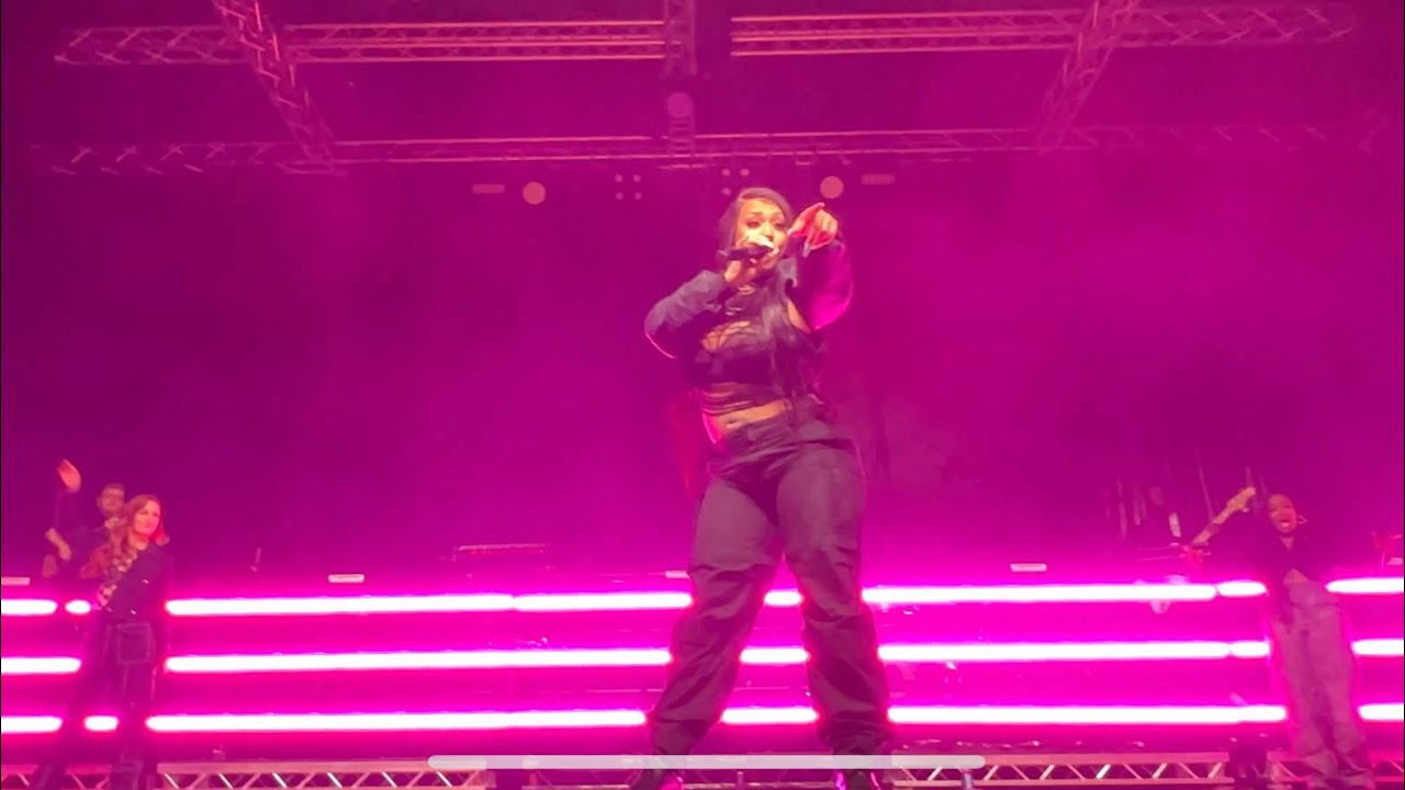 Sugababes - Red Dress / Hole In The Head - Live *4K* FRONT ROW - Wolverhampton Civic Hall - 29/6/23