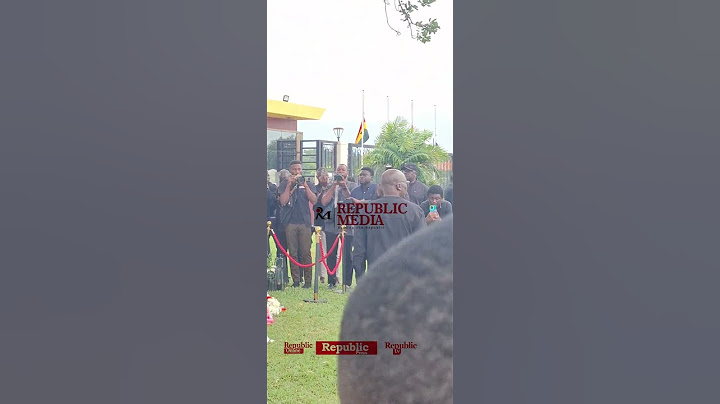 Former Vice President Dr. Mahamudu Bawumia lays a wreath in honour of the Fallen eight.