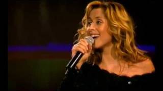 Video thumbnail of "Lara Fabian - J'Y Crois Encore Live Nue"