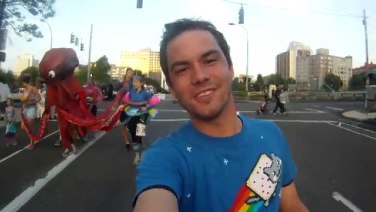 Jogging through the costumes of the Starlight Run