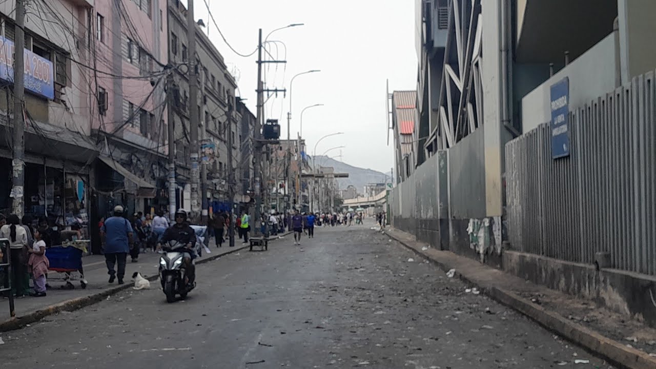 Asombroso.Asi quedo la AV. AVIACION  de la cuadra 2 a la 9 luego de su recuperacion por parte de MML