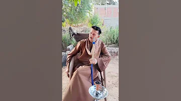 شاهد قاعد على المقهى كل العدي تعال اشرب شاي 