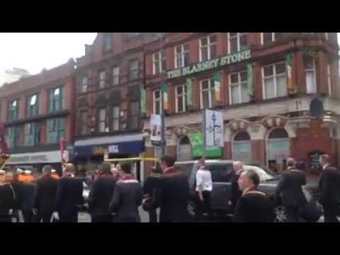 Liverpool loyalists on Apprentice Boys of Derry parade attack Irish pub on Renshaw street