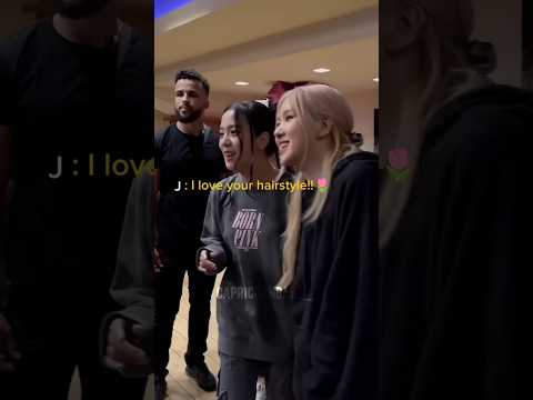 Not Jisoo fangirling