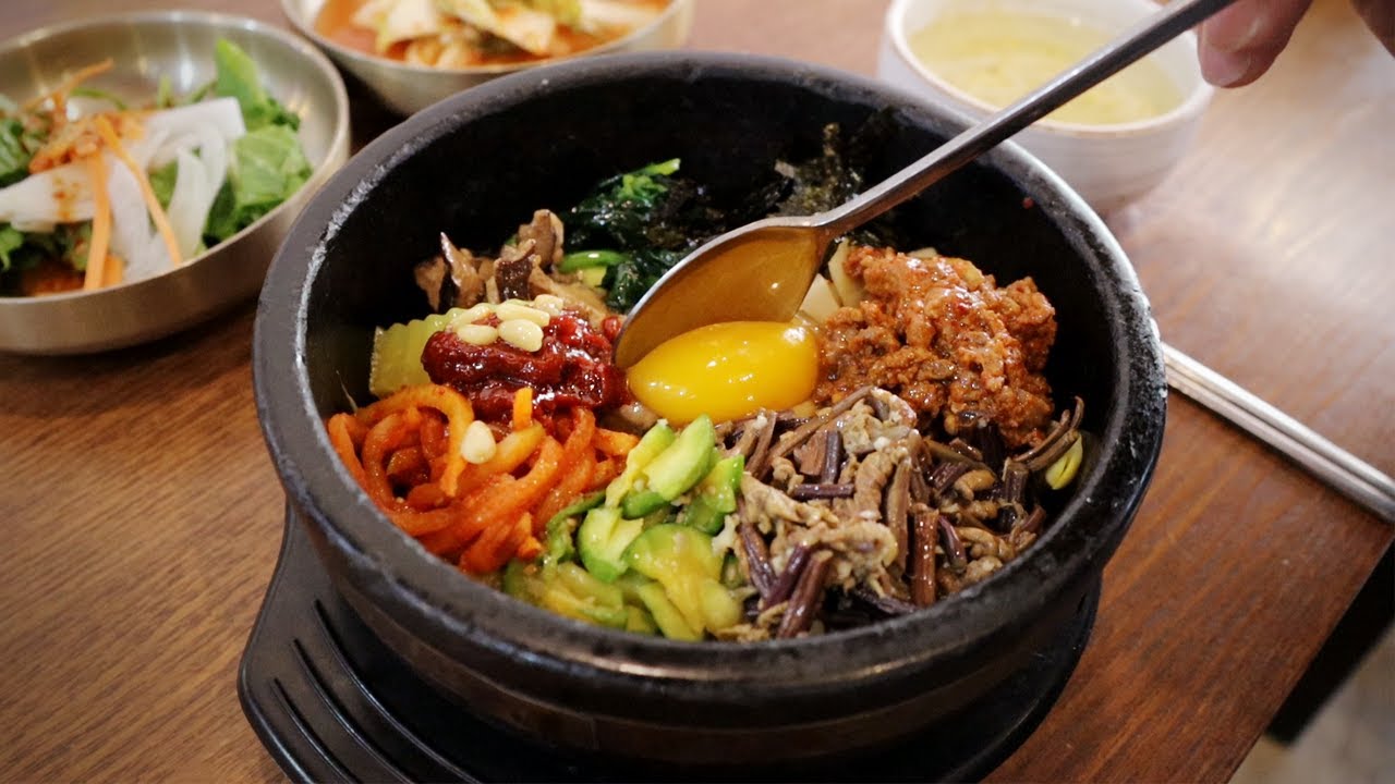 50년 전통의 전주 돌솥 비빔밥 맛집/ Hot stone pot Bibimbap - Korean street food