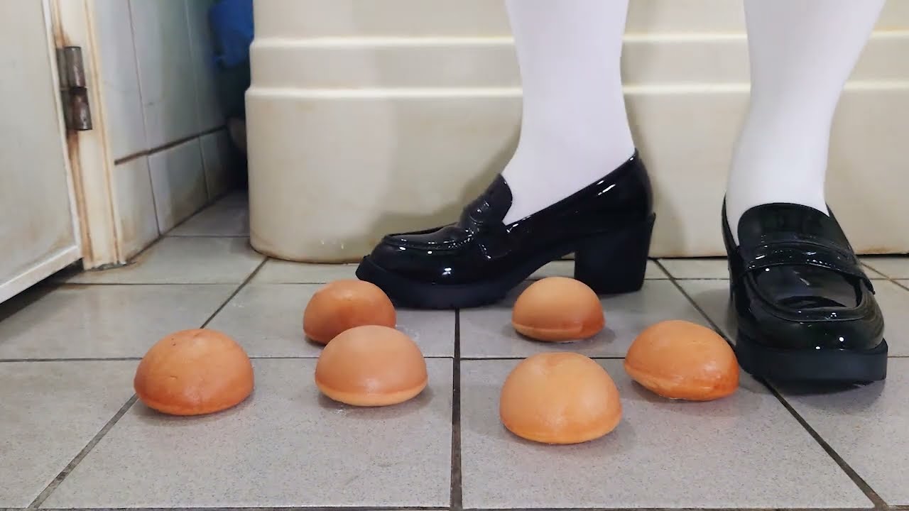 High heels loafers crush custard cream cake (Preview) 高跟樂福鞋踩卡士達奶油蛋糕 預覽