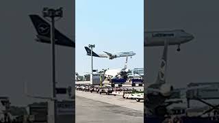 What kind of aircraft is this one ???? #frankfurt #aircraft #airport
