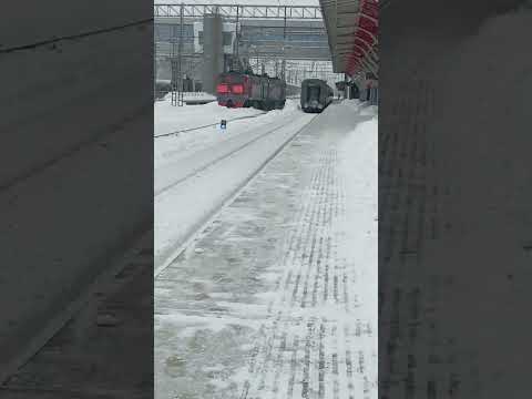 Тепловоз 2ТЭ10У-0398 едет