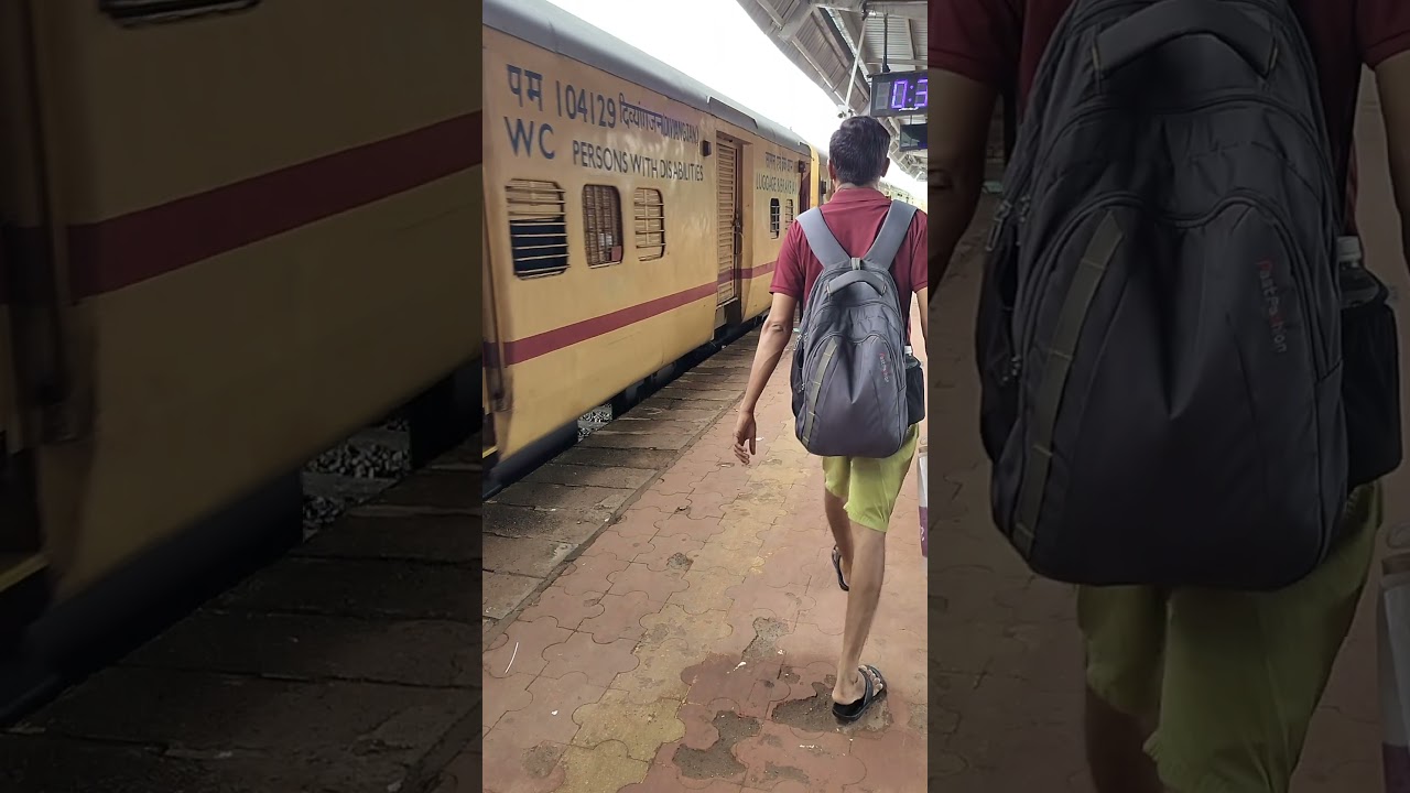 02197 Coimbatore - Jabalpur Special Fare SF Special Train Arriving At Kankavli Station 