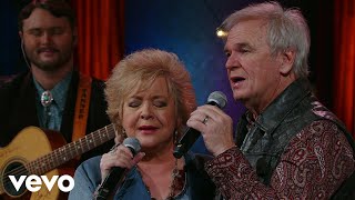 Gaither - Lay Down Beside Me (Live) (Official Music Video) ft. Jeff & Sheri Easter