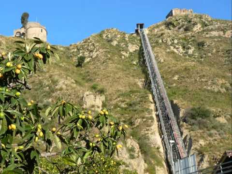 Calatabiano,un antico paese ricco di storia (Ct).wmv