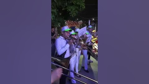 Một đoạn bài kèn nối vòng tay lớn