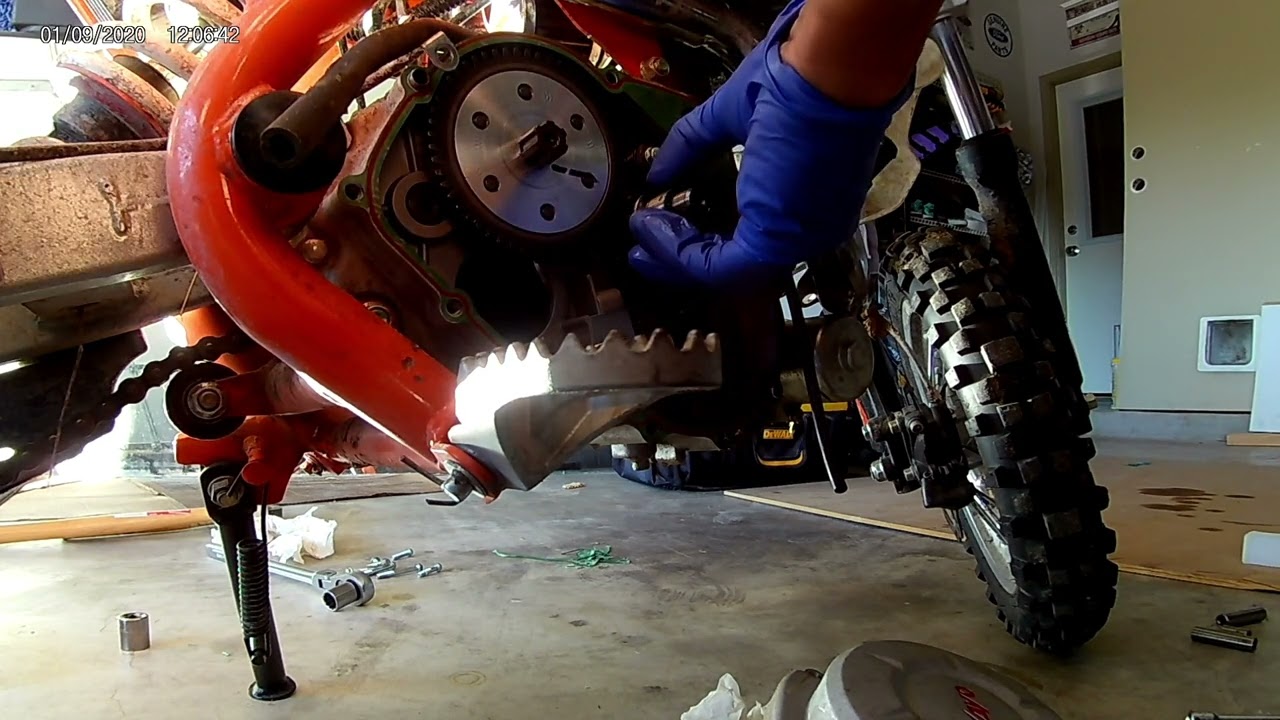 Removing Clutch Pack and Inspecting the Timing on a 2022 Kayo KMB 60