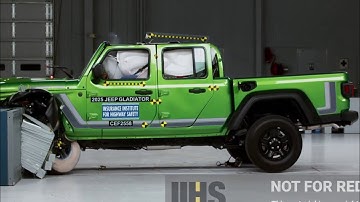 2025 Jeep Gladiator updated moderate overlap crash test (extended footage)