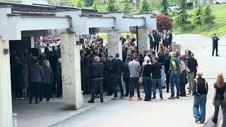 Gužva Ispred Kapele Na Lešću Počelo Opelo Za Ljiljanu Marković