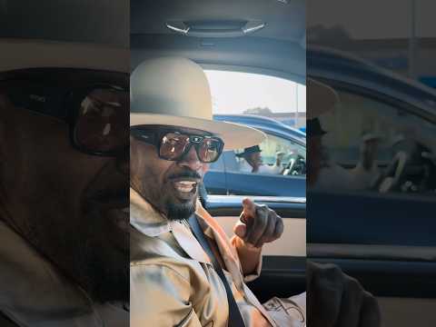 Jamie Foxx Talks To Clueless Older Man That Doesn’t Know It’s The Star