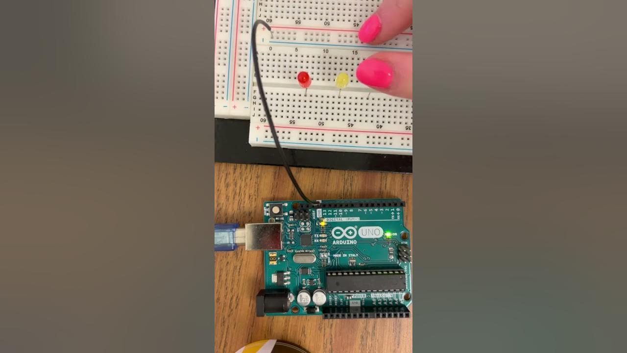 Arduino Uno Traffic Light Tutorial - YouTube