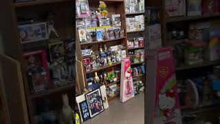 Part 2 of the waukesha antique shop! Some funny items! 