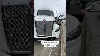 Long nose or modern semi truck? #truckdriver #shorts #kenworth #w900 #t680 #trucking #18wheeler