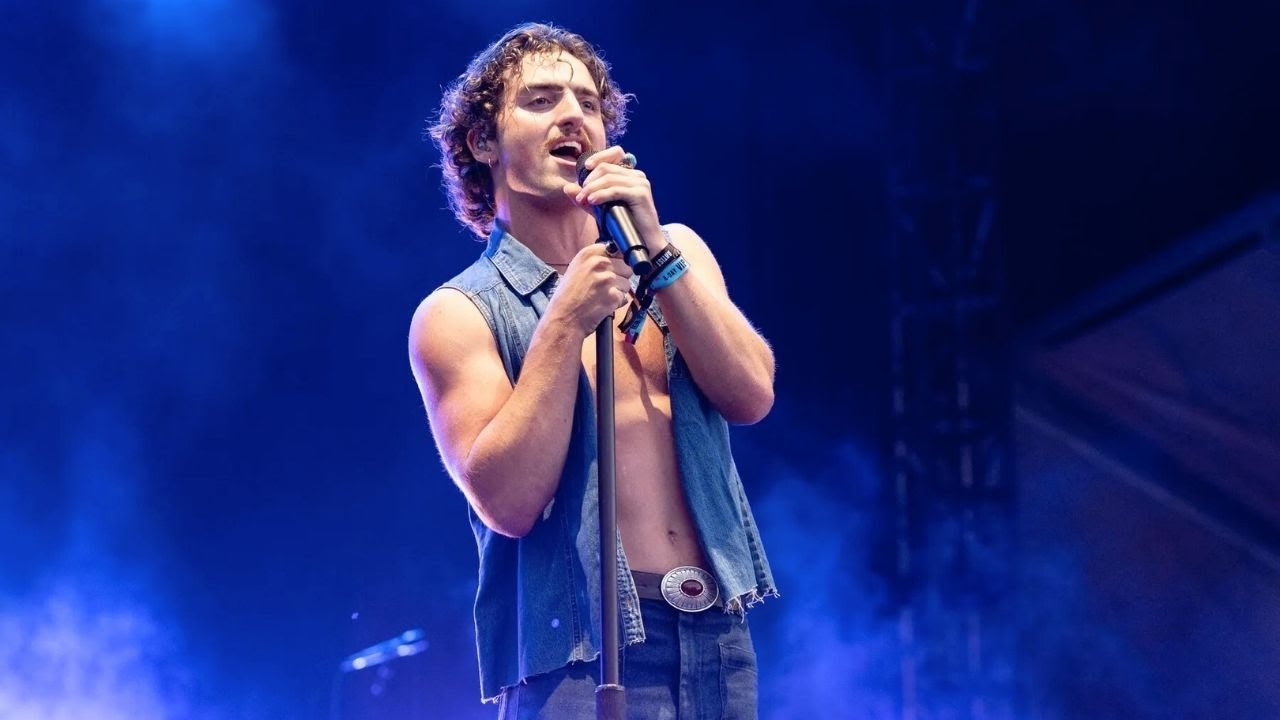 This Unexpected SNL Duet Has Fans Shocked, Cameron Winter and Benson Boone Steal the Show