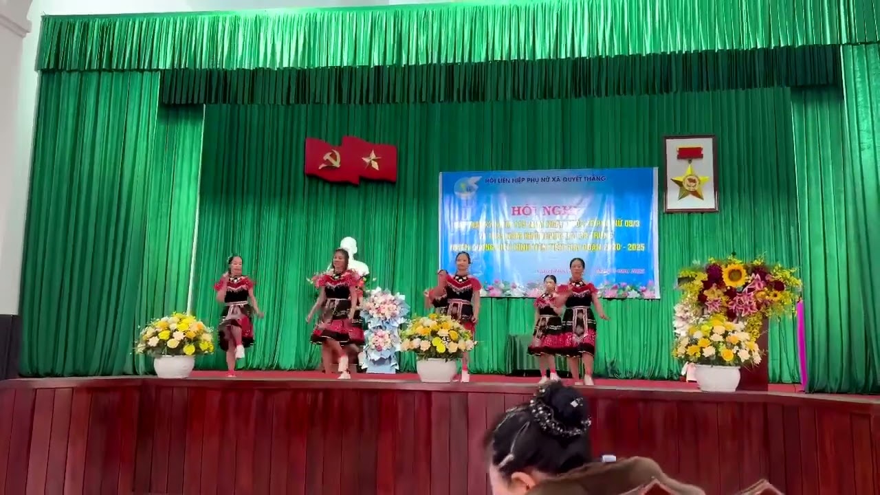 Vấn vương chợ tình Shuffle dance 8/3/2025