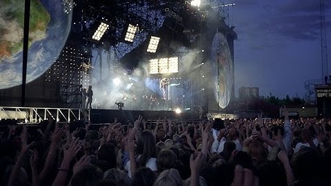 Michael Jackson Flying Off The Stage On a Jetpack