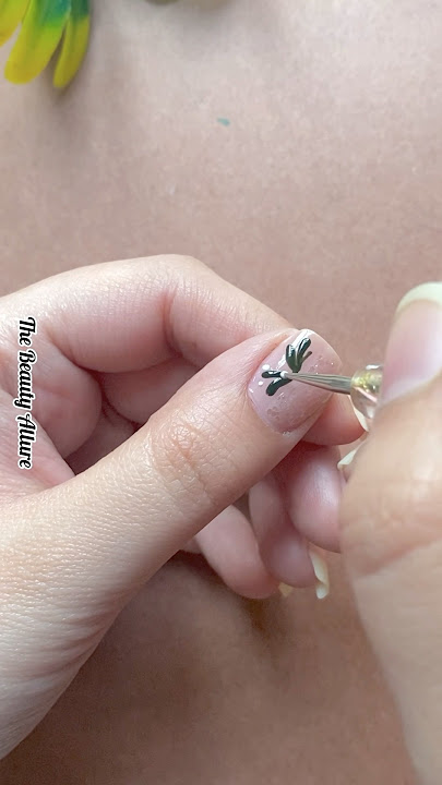 💅😍Easy holiday nail art design #nailart2025 #shorts #shortvideo