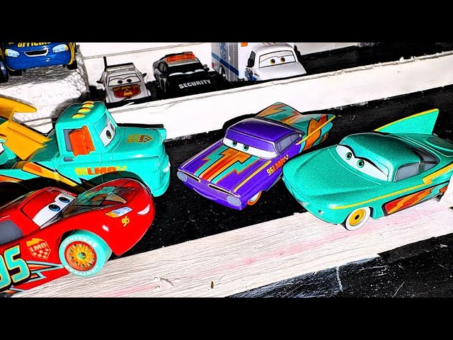 Mattel Vladimir Trunkov & Tubbs Pacer Disney Pixar Cars 2 Diecast