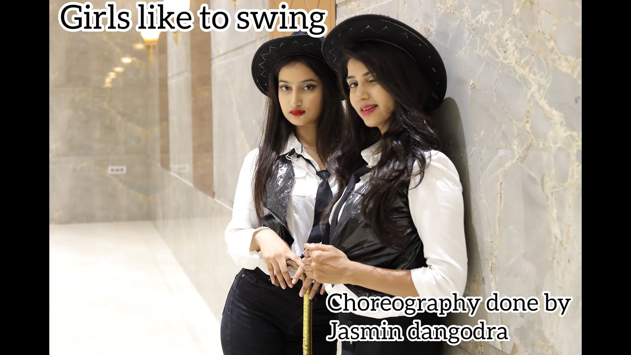 Girls like to Swing | Dil Dhadakne Do | Anushka Sharma | Priyanka Chopra |