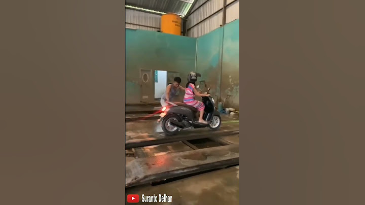 CUCI SEPEDA MOTOR TANPA TURUN DARI MOTOR #shorts #cucimotor #cucianmotor #videolucu