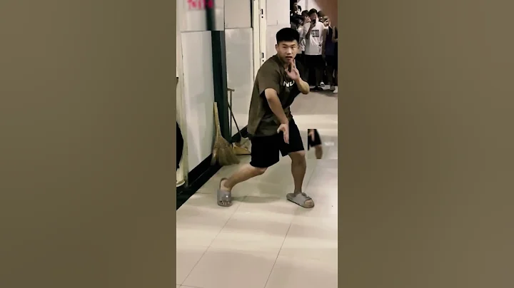 武術學院的大一新生在宿舍樓道以武會友，一招一式都好似武俠電影拍攝現場。網友：以武會友真是俠氣滿滿！來源@中國青年報 #武術 #俠氣 #以武會友 #shorts - 天天要聞