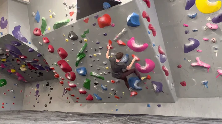 Fargo Climbing V9 pinches