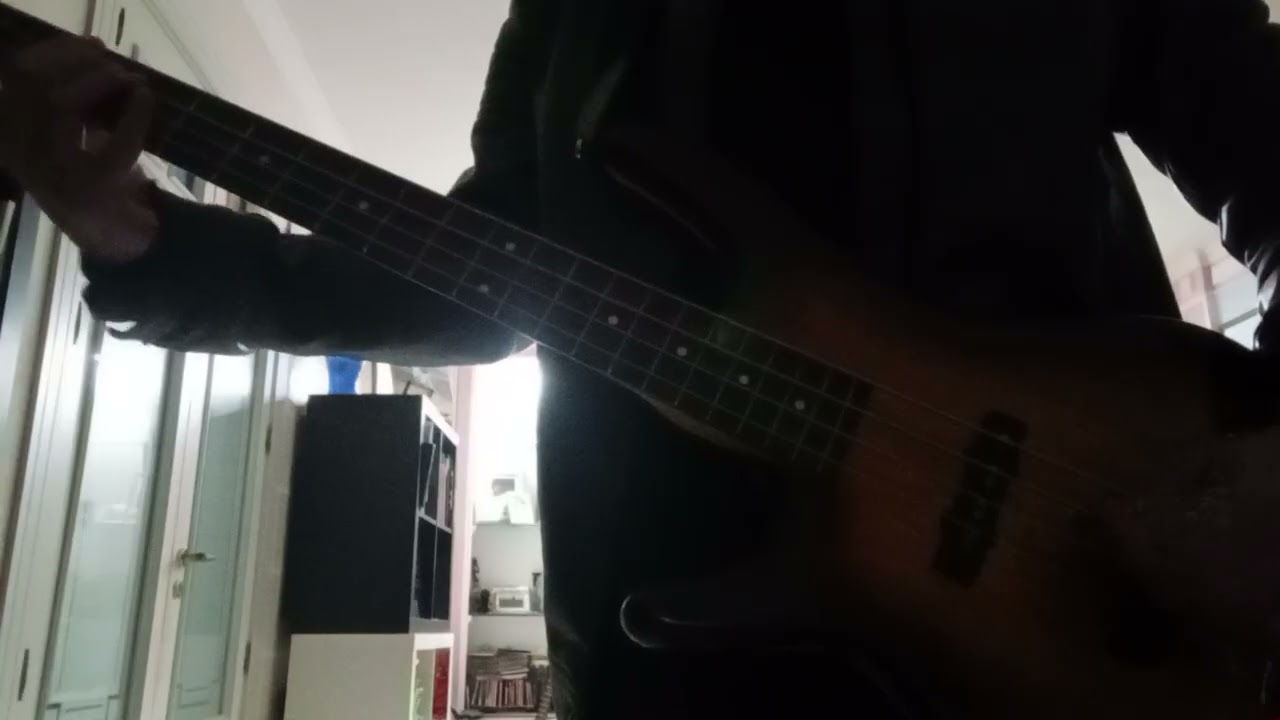 negrita cover di basso elettrico 