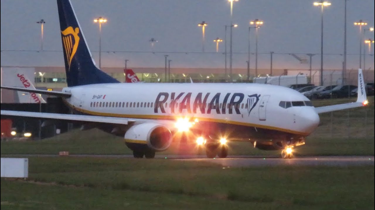 In evening plan spotting at Birmingham |BHX |Ryan Air, easy Jet ,Aer Lingus,and more |BHX| - YouTube