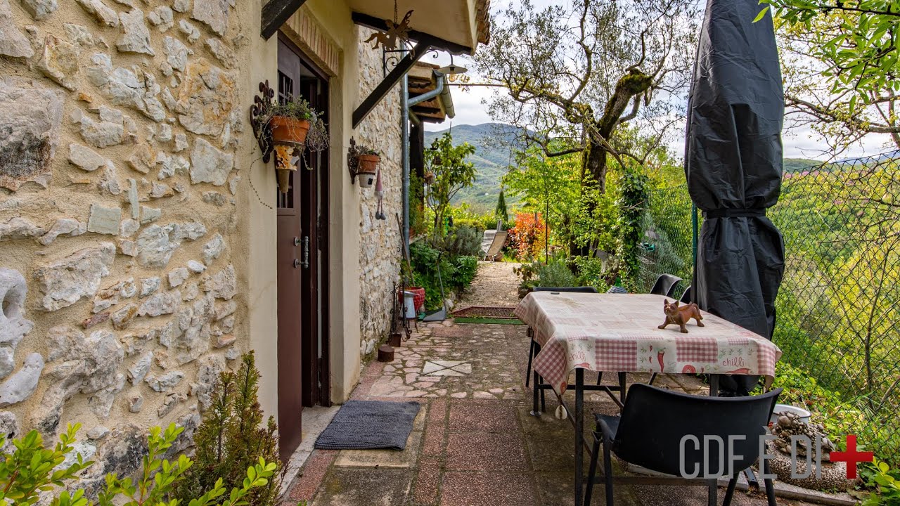 Visita dell'immobile | Poggio Moiano (RI), Italy | Casale abitabile da subito con terreno.