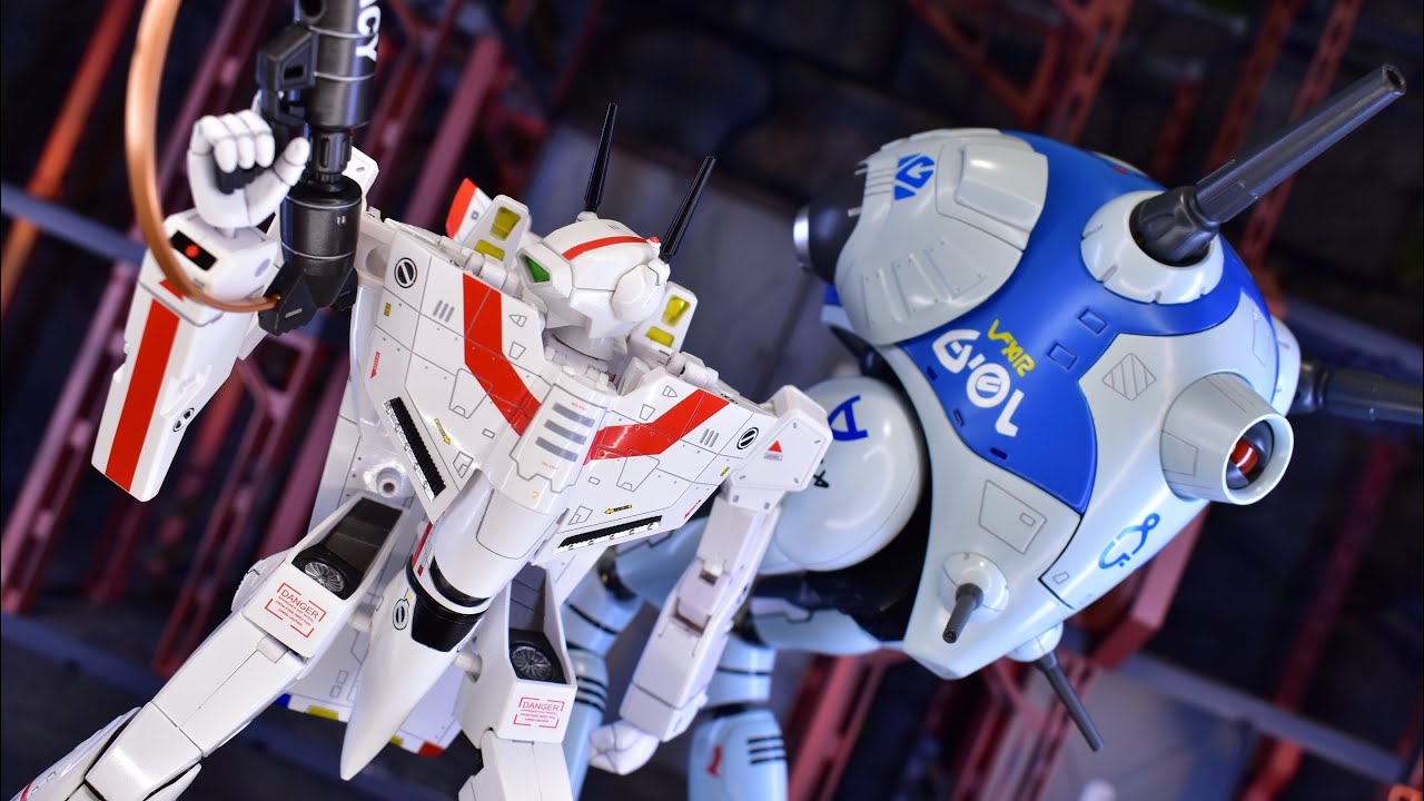 KitzConcept 1/72 Scale Macross battle pod and VF-1 Valkyrie - YouTube