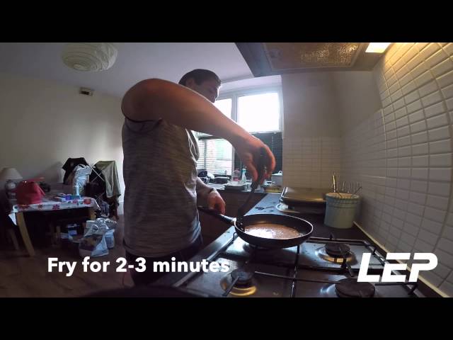 HOW TO MAKE Protein Pancakes (in LESS than 5 MINUTES with JUST 4 INGREDIENTS!!!)