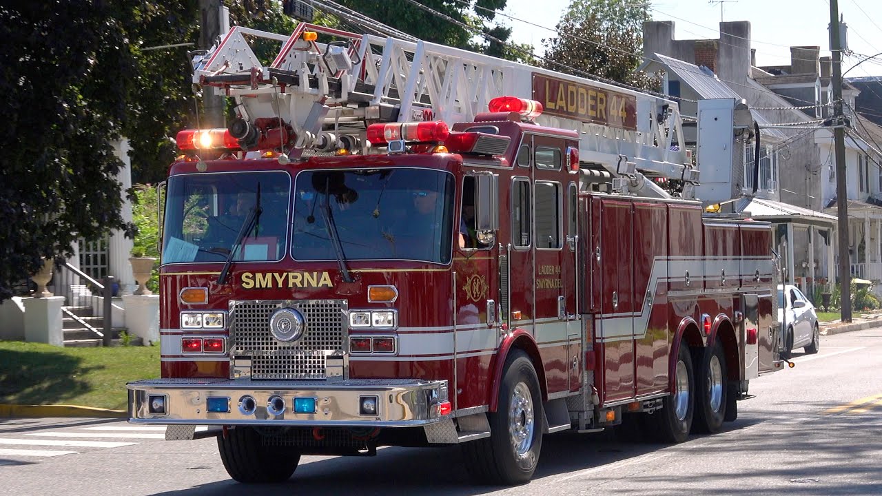 Citizens' Hose Company Ladder 44 Responding - YouTube