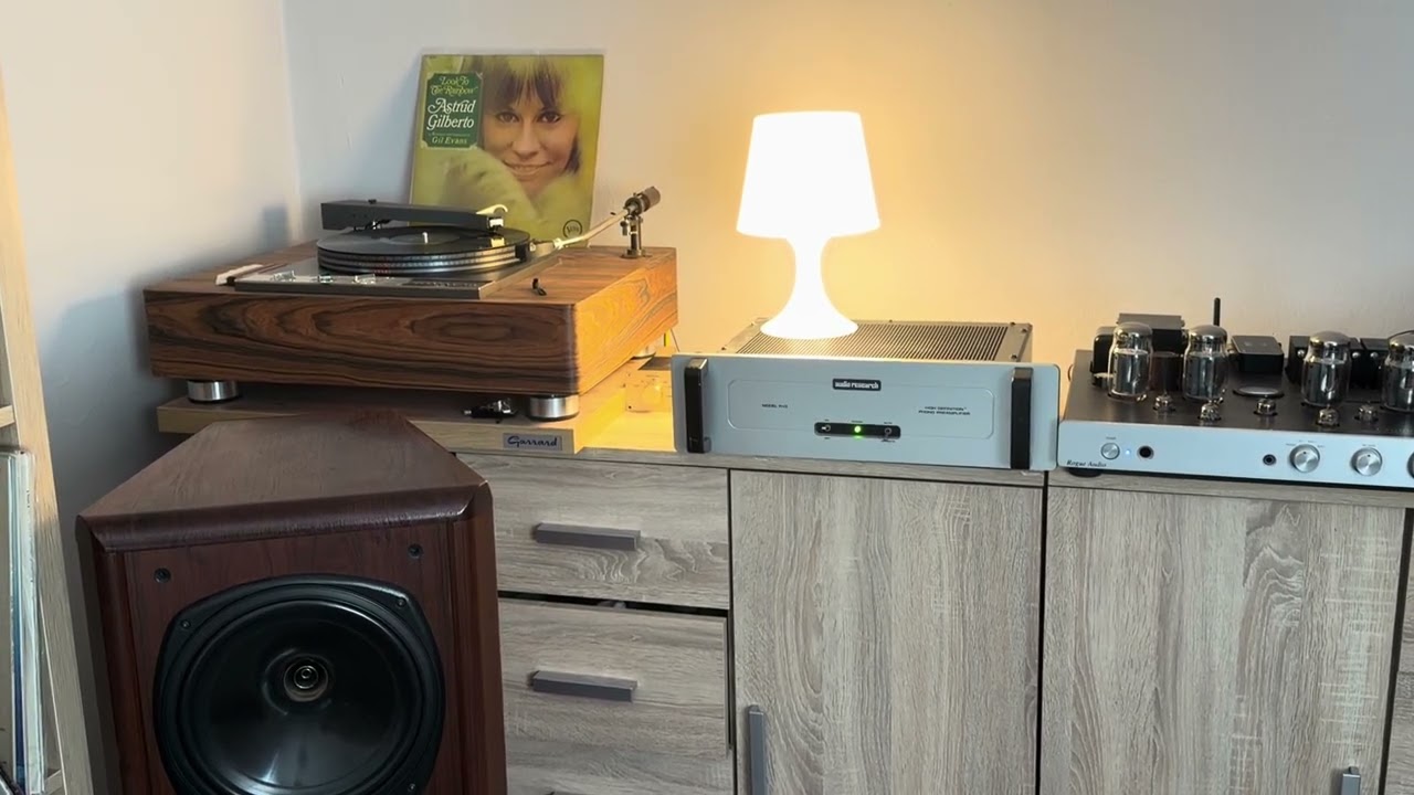 Astrud Gilberto - Felicidade, album Look to The Rainbow, Garrard