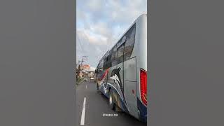 Bu Sugeng Rahayu kejar bus didepan nya bus Surabaya Jogja di jalan solo janti