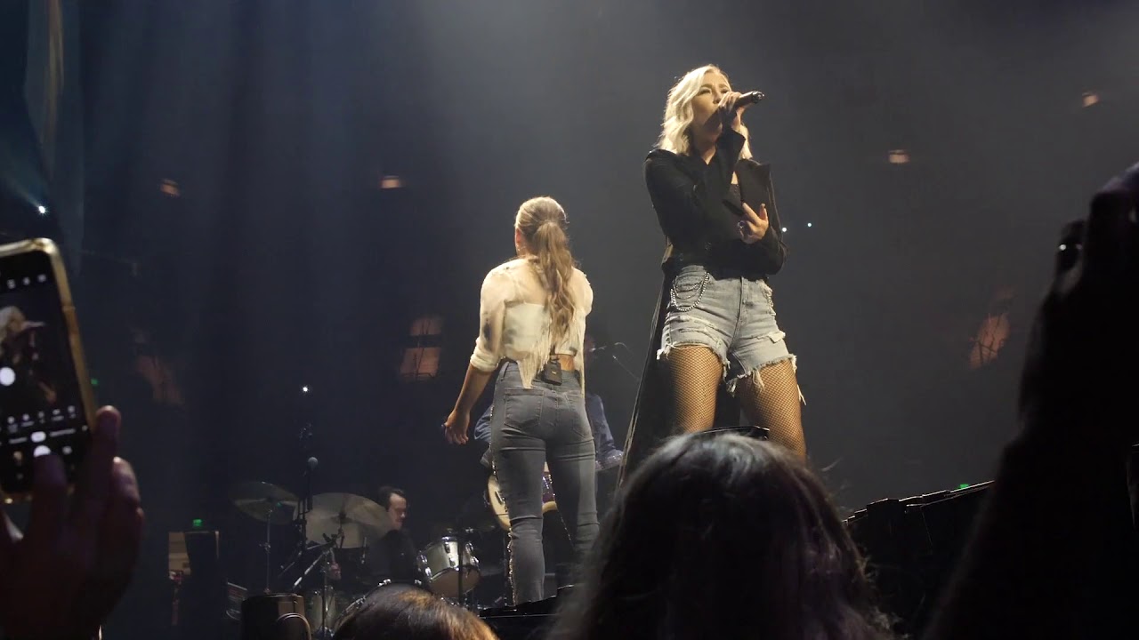 Maddie & Tae: Cry Pretty Tour 360 Wardrobe - YouTube