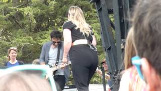 Kelly Clarkson - Miss Independent (Live - Alice Summerthing 2015)