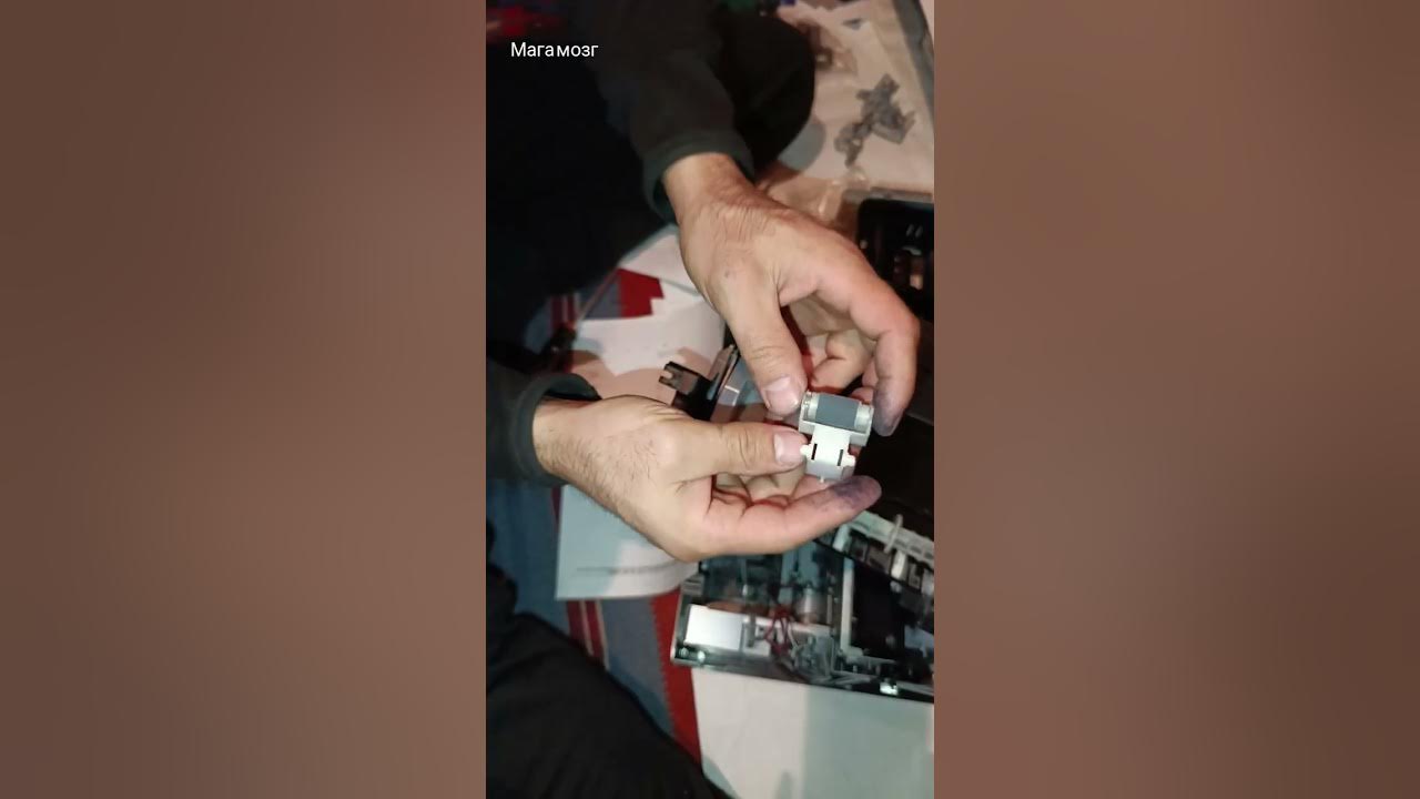 Что делать если застряла бумага в ПРИНТЕРЕ - YouTube